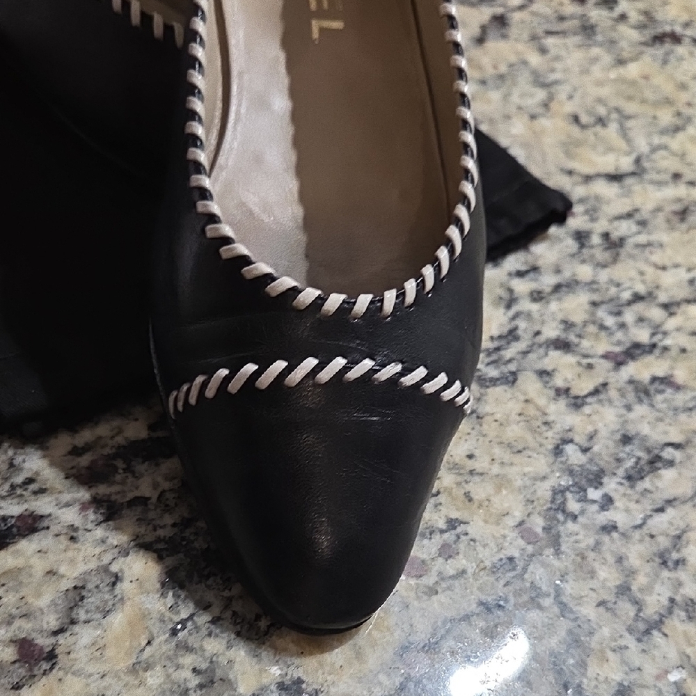 Chanel Black and White Women's Flats - Picture 6 of 8